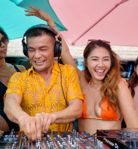 Hard Rock Pool Party photo 48